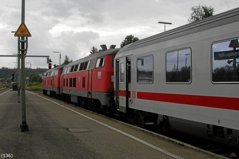 Bahn 136.jpg - IC 2013 bei der Einfahrt in Kempten im Allgäu. Ab Stuttgart bespannt mit einer BR 218 Doppeltraktion.